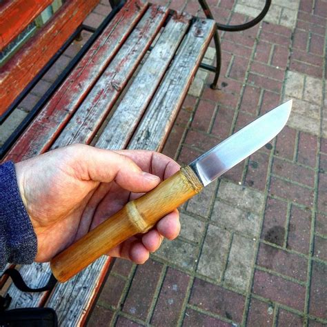 Собрал такой нож. Клин D2. Рукоять бамбук. Но он мне не у чему ...