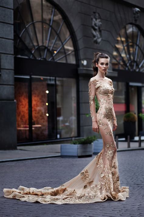 Nude platje rybka iz zolotogo kruzheva s shlejfom Дизайн и пошив платьев