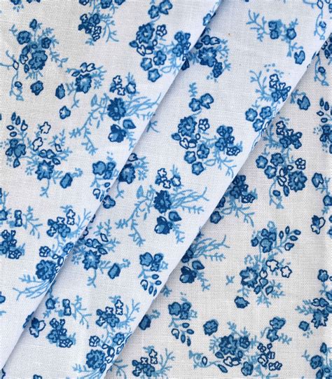 Cotton White Base Flower Print Fabric Fc Oa Dinesh Exports