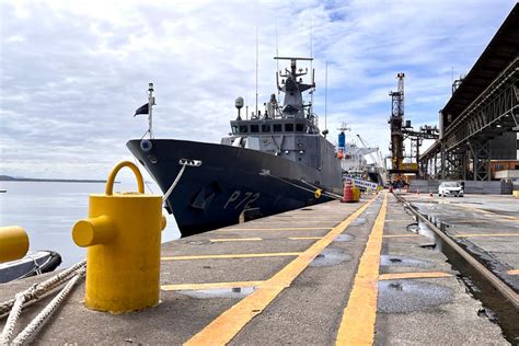 Após três dias em Paranaguá navio patrulha da Marinha segue em missão