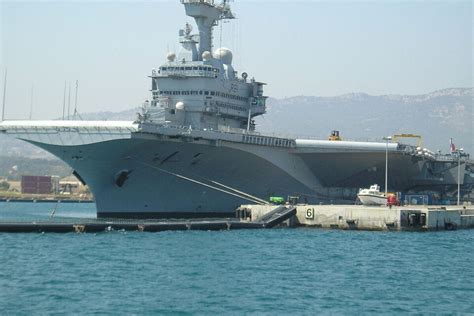 Toulon Le Porte Avions Charles De Gaulle Repart En Mission