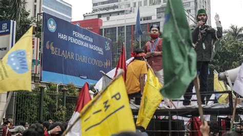 Bagikan Dana Bantuan UKT Kemendikbud Mahasiswa Di Kampus Swasta Yang