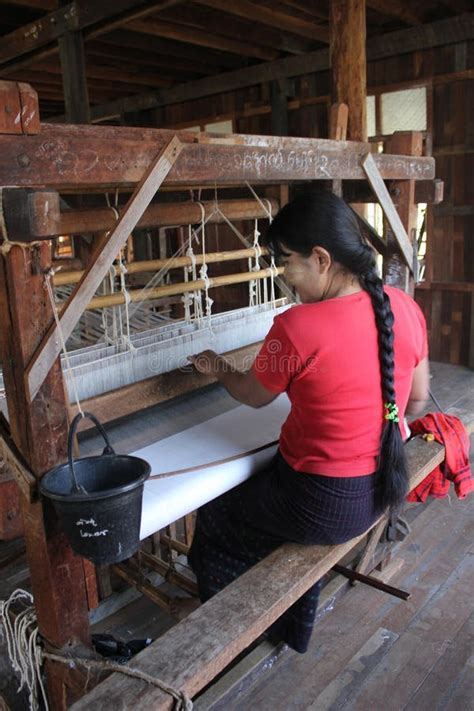 The Hand Looms N Inpawkhon Workshop Inle Lake Myanmar Editorial Image