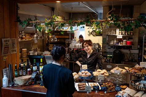 Sex arbetsställen en gemensam fackklubb Hotellrevyn