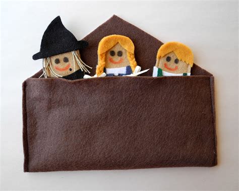 A Song of Sixpence: Hansel and Gretel finger puppets