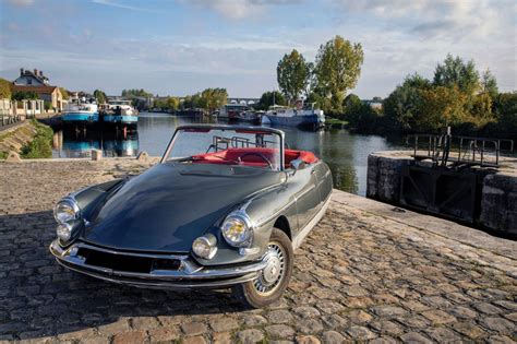 Photo 1 Citroen DS Cabriolet chapron Citroën et Peugeot en force