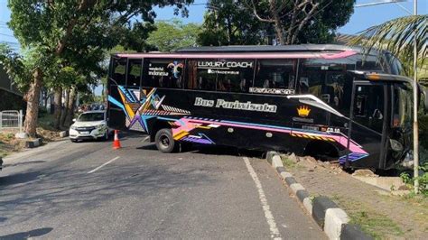 Breaking News Bus Pariwisata Citra Dewi Kecelakaan Di Gombel Semarang