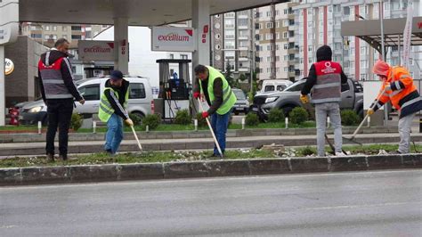 Orduda tırdan yola dökülen gaz beton trafiği aksattı