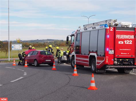 Unfall Kollision Im Waldrapp Kreisverkehr Lenkerin Krachte Mit Alfa