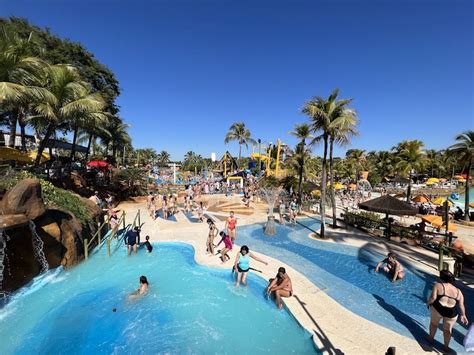 Hot Beach ou Laranjais qual o melhor parque aquático de Olímpia