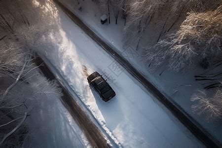 行驶在雪地上的汽车高清图片下载 正版图片600094863 摄图网