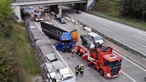 Mega Stau Nach Lkw Unfall Auf Der A1 Oe24 At