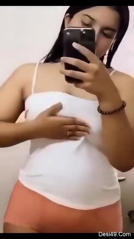 Indian Hot Chubby Girl Makes Nude Snaps