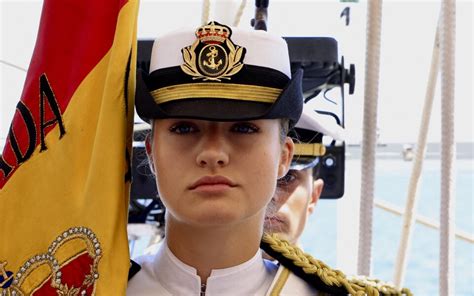 La Princesse Leonor D Espagne En Bikini Et Alors