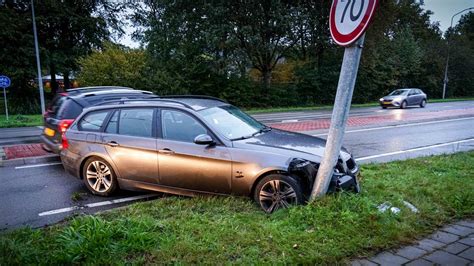 Flinke Schade Bij Botsing Tussen Autos In Assen