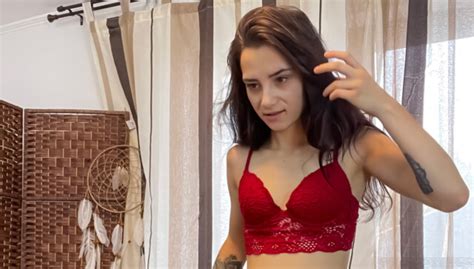 Zoe Foxxy First Time ANAL For This Skinny Brunette VR Porn Video VRPorn