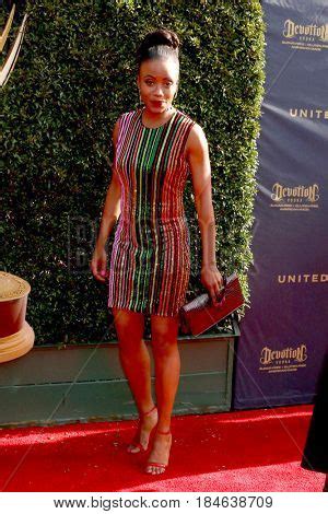 6 Hot Sexy Tanya Acker Bikini Pics