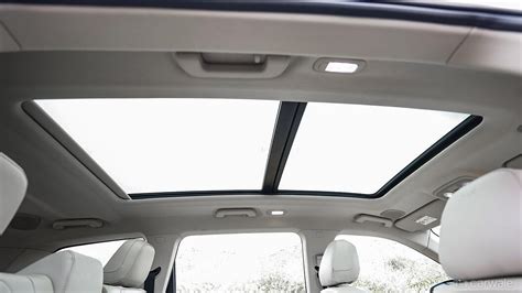 XUV700 Sunroof/Moonroof Image, XUV700 Photos in India - CarWale