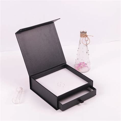 Customized Luxury Gold Foil Stamping Rigid Paper Packaging Boxes