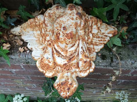 Prachtige Wandengel Als Draagconsole Van Gietijzer In De Kleur