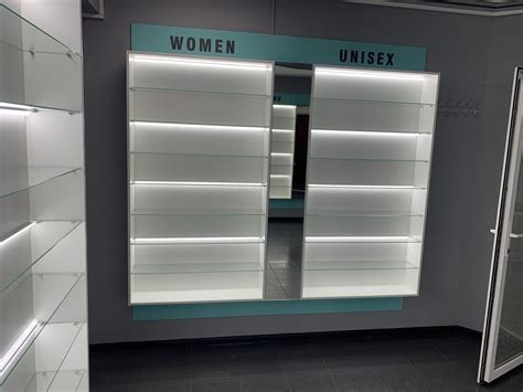 Витрины стеллажи с подсветкой led по 3 стеклянных полок: 2 000 грн ...
