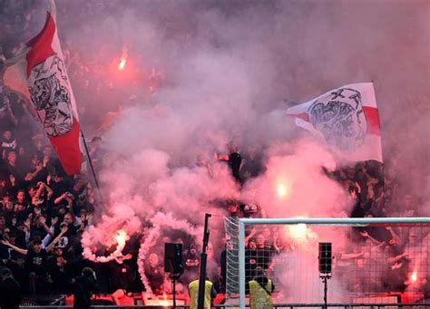 بسبب شغب الجماهير إلغاء مباراة أياكس وفينورد في الدوري الهولندي