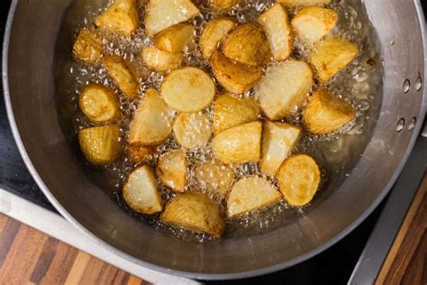 Should You Dry Potatoes Before Frying Or Roasting Kitchen Seer