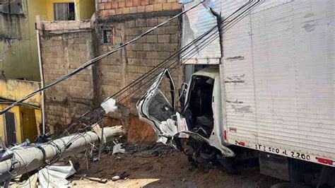 Caminh O Desgovernado Atropela E Mata Crian A Em Santa Luzia Gerais