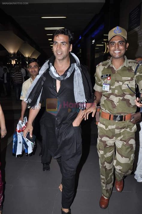 Akshay Kumar Snapped At The Airport In Mumbai On Th Nov Akshay