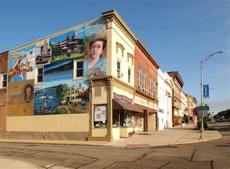 Downtown Canandaigua New York Stock Editorial Photo © Debramillet