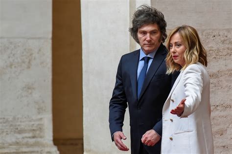 Javier Milei A Palazzo Chigi Accolto Da Giorgia Meloni Le Foto