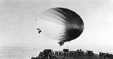 Airship USS Los Angeles landing on carrier USS Saratoga, 27 January ...