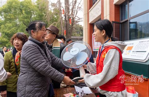 衡阳市人民政府门户网站 衡阳师范学院雷锋家电工作室：把雷锋精神当作“传家宝”义务维修家电四十余载