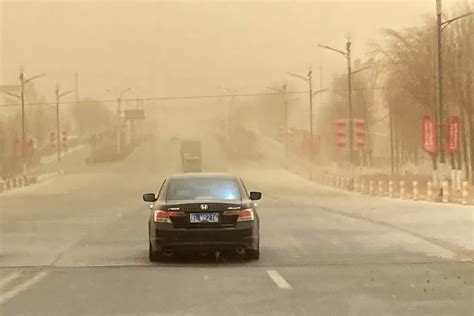 图说｜天昏地暗，沙尘又袭！北方部分地区已经开始受到影响 快看 澎湃新闻 The Paper