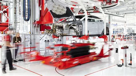 Voici l impressionnante usine où Tesla fabrique ses voitures