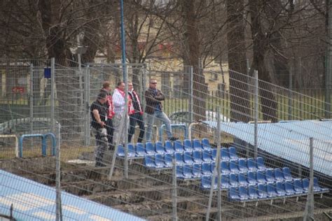 Było ich czworo Kibice Pogoni Grodzisk na stadionie Hutnika Kraków