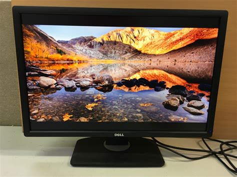 Monitor Dell UltraSharp U2412Mc 24 LED Lit Display Appears To Function