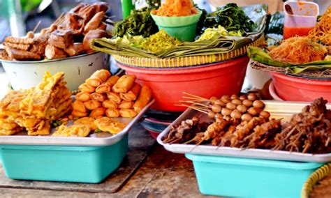 makanan khas daerah  wajib dicicipi  berkunjung  indonesia