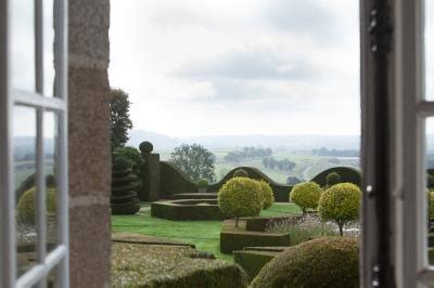 Du jardin à la house au Château de la Ballue pique nique costumé