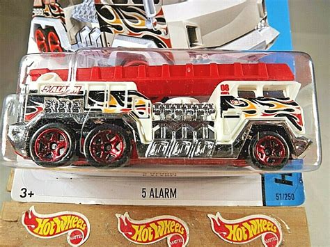 Hot Wheels HW City HW Rescue ALARM Fire Engine White Variant W Red Sp Contemporary