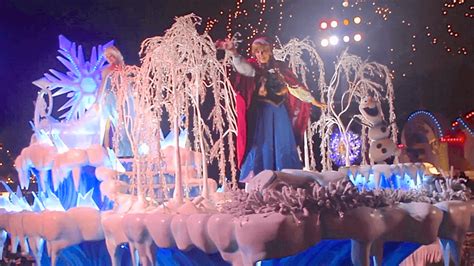 VIDEO: "Frozen" frenzy adds more characters to Christmas Fantasy Parade as Disneyland begins ...