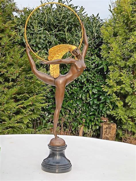 Morante Sculpture Las Vegas Hoepel Danseres 71 Cm Bronze Metal