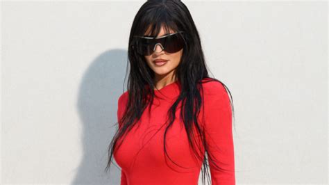 Kylie Jenner Outrageusement Glamour Dans Une Robe Ultra Moulante Elle