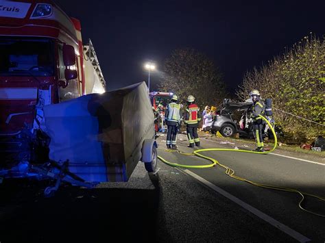 Unfall Lippetal Lippborg Schwerer Unfall Auf Der B Auto Und Lkw