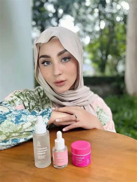 8 Tren Gaya Hijab Untuk Lebaran 2023 Dari Ayana Moon Hingga Shireen