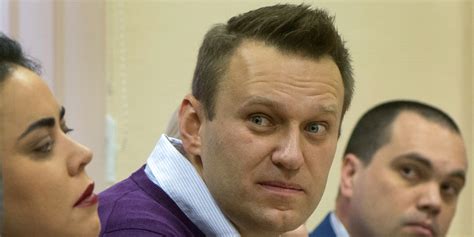 Lopposant Russe Navalny Condamné à Cinq Ans De Prison Avec Sursis