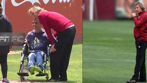 Ricardo Gareca tuvo gesto lleno de cariño con niño previo a la vuelta