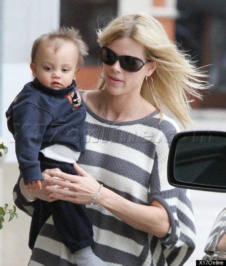 Elin Nordegren, Baby Charlie Stroll In Orlando (PHOTOS) | HuffPost Sports