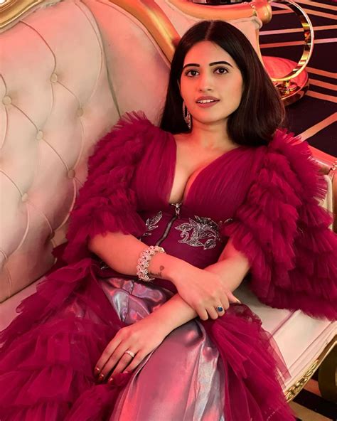 Anchor Sravanthi Hot Photoshoot Latest Film Updates Celebrity News