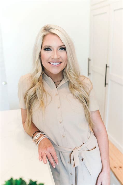 9 Hot Sexy Kristen Schroder Bikini Pics